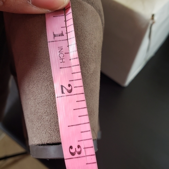 Journee Collection Taupe Faux Suede Pull-on Slouch Block Heel Boots Sz 9 - Picture 10 of 11